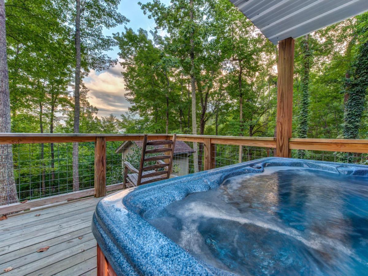 Bear View Chalet, 3 Bedroom, Pool, Pets, Arcades, Wifi, Hot Tub, Sleeps 12 Гатлінбург Екстер'єр фото