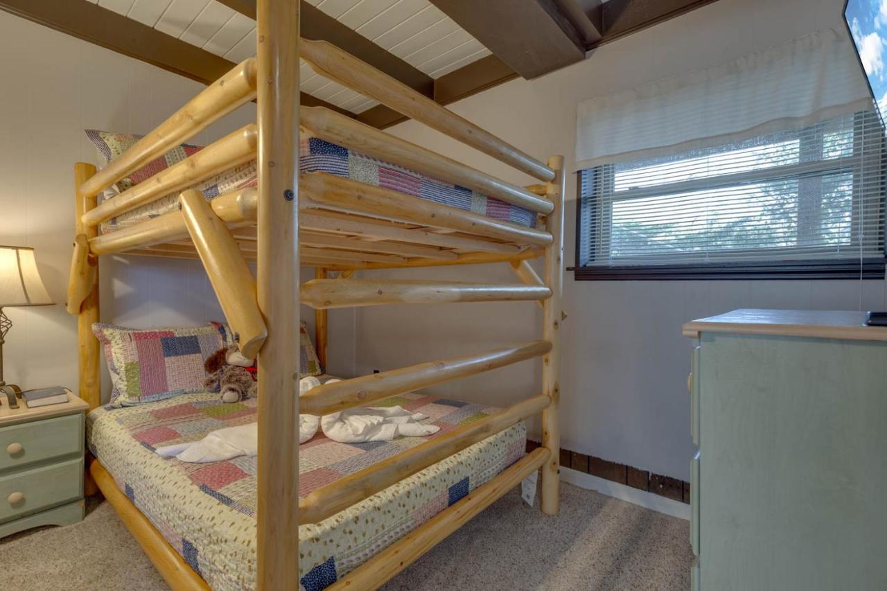 Bear View Chalet, 3 Bedroom, Pool, Pets, Arcades, Wifi, Hot Tub, Sleeps 12 Гатлінбург Екстер'єр фото